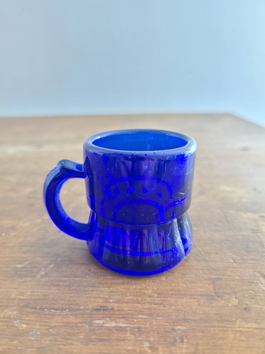 Mug miniature en verre bleu cobalt Tankard