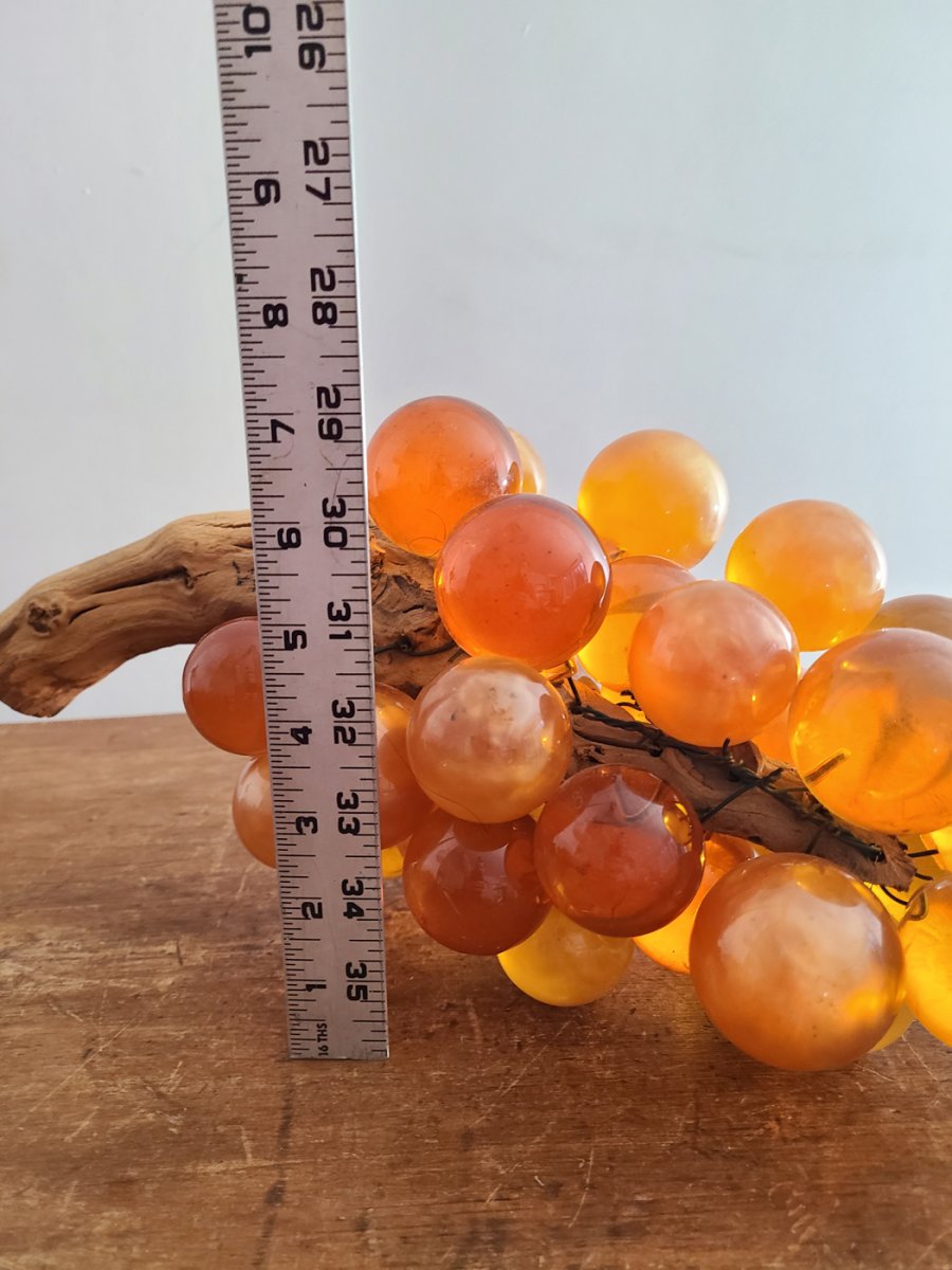 Imposante grappe de raisin vintage en verre orange sur branche de bois4