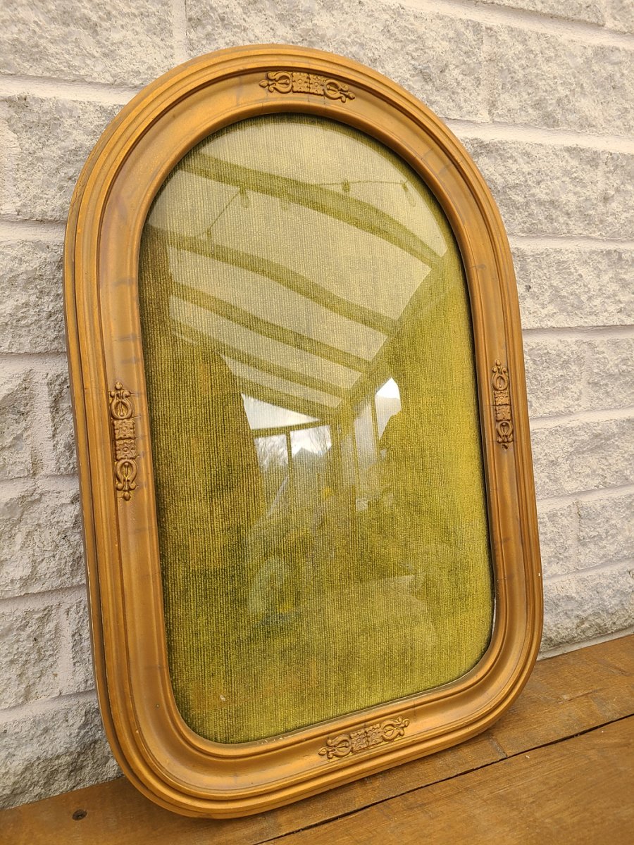 Cadre vintage intérieur verre semi-ovale rebord couleur or
