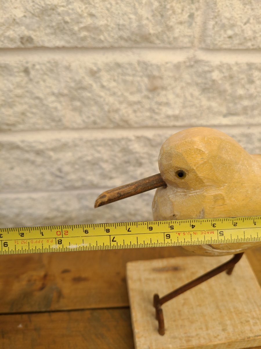 Sculpture d'oiseau en bois sur pattes de métal base de bois4