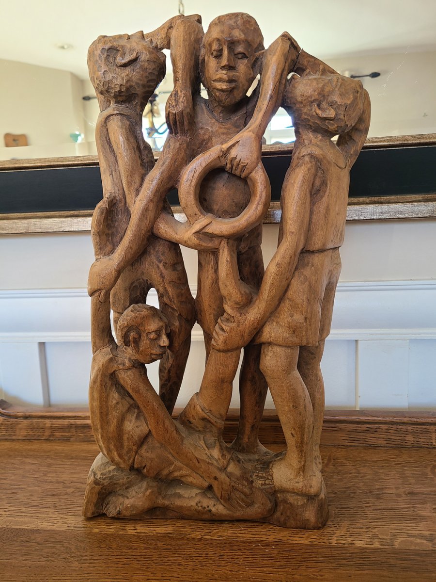 Œuvre en bois sculpture de 4 hommes de tribu