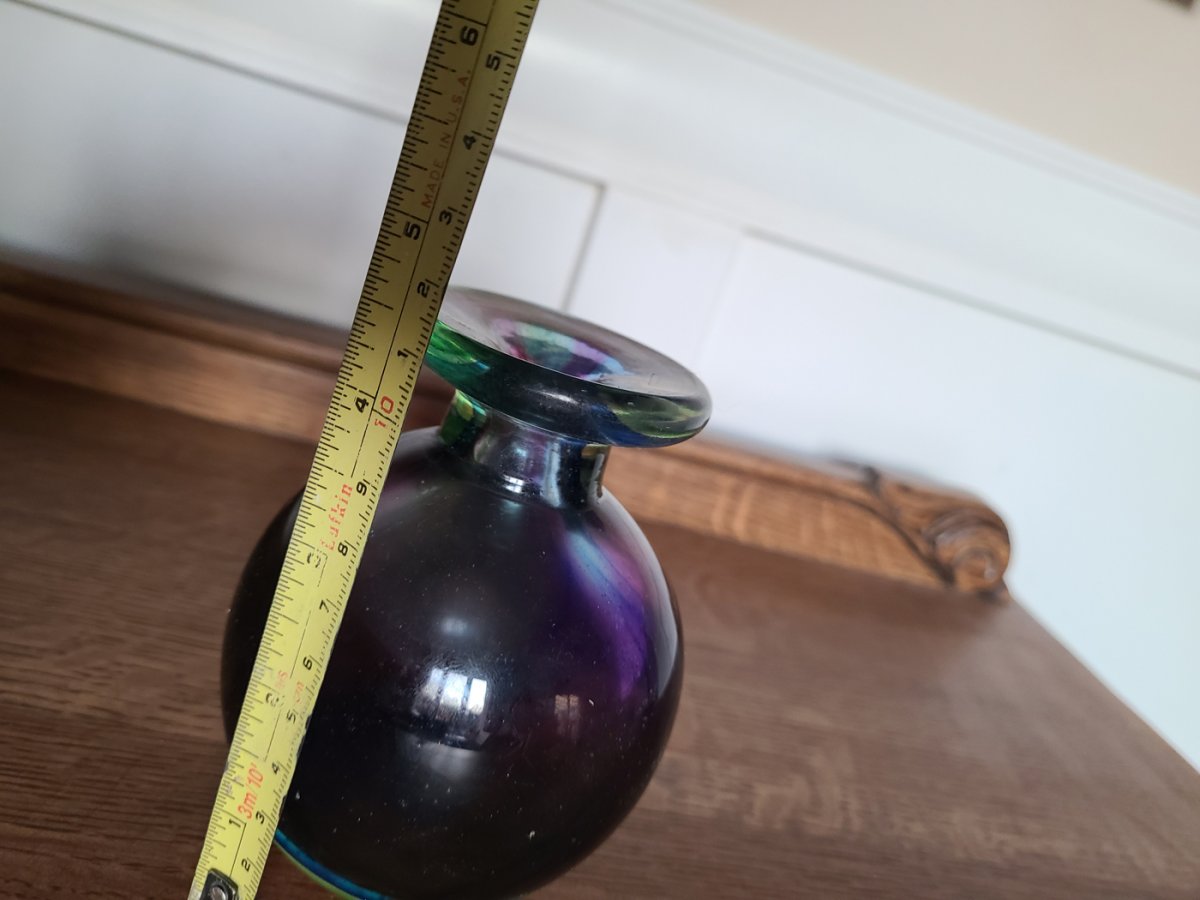 Vase à fleur iridescent en verre mauve rond2