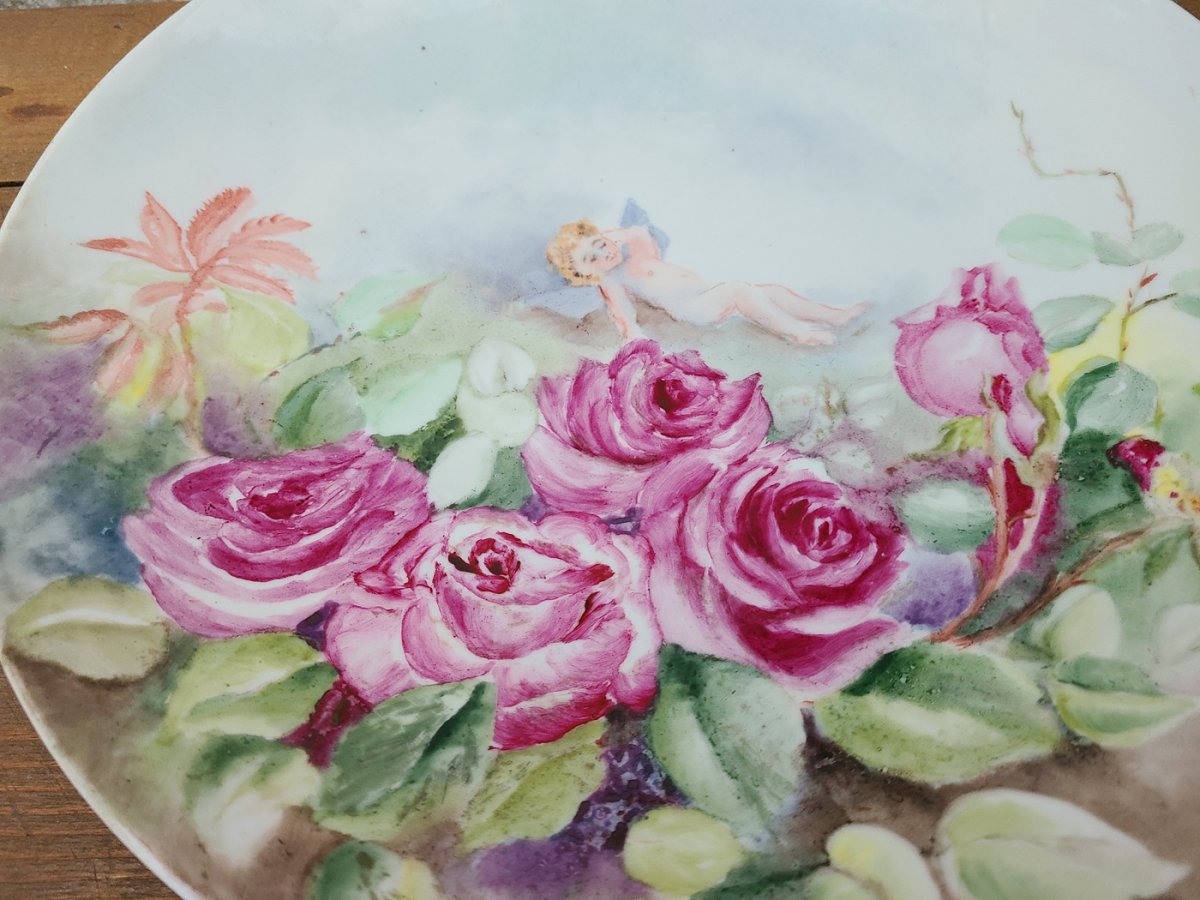 Assiette de mur en porcelaine fleurs roses et enfant3