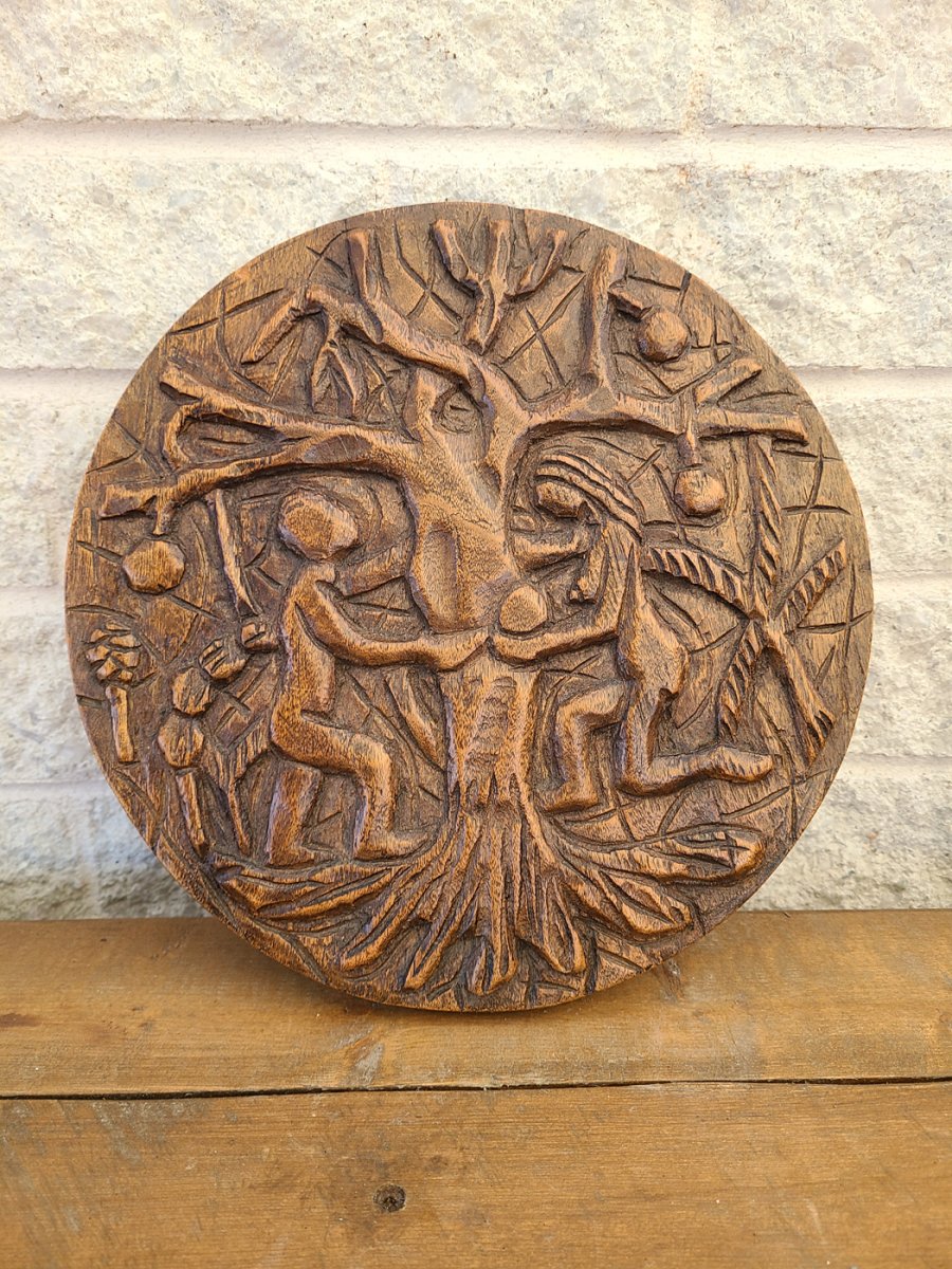 sculpture de bois arbre fruitier et famille signé R J B