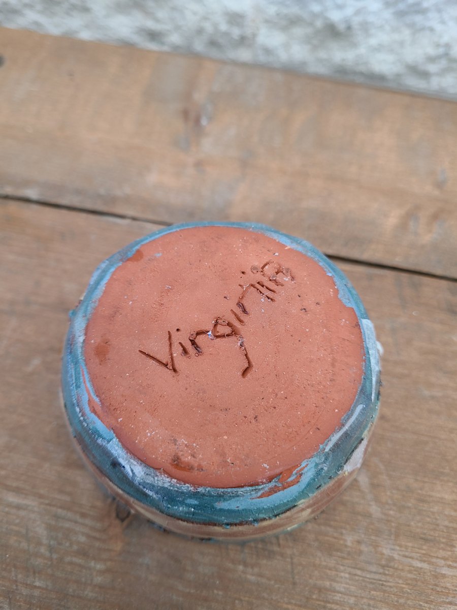 Superbe petit pot en céramique bleu et beige rougeâtre signée Virginie3