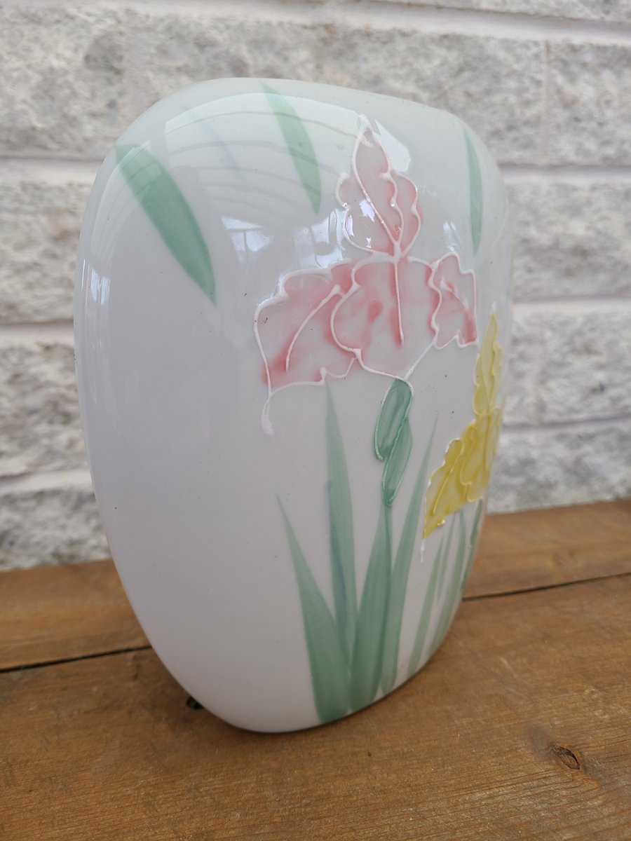 vase en porcelaine blanc fleur roses et jaune peint à la main2
