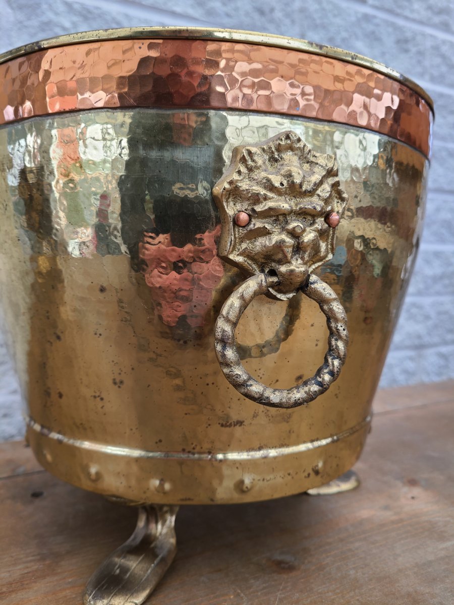 Grand pot à plante ou autre  vintage en laiton et cuivre poignées en tête de lion sur 3 pattes signé Tapi Made in Portugal2