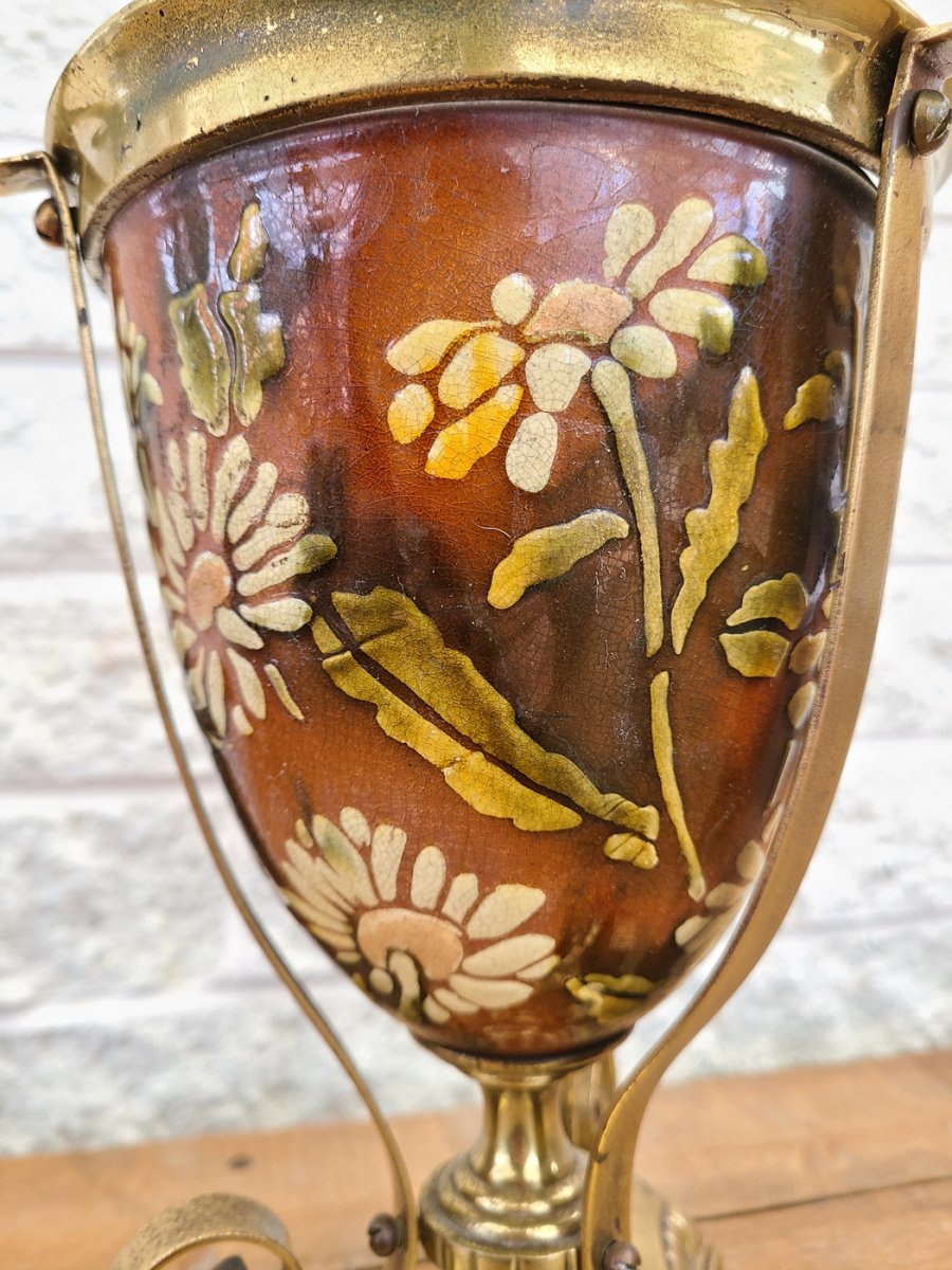 Superbe vase vintage en laiton et céramique rouge vin et fleur blanches3