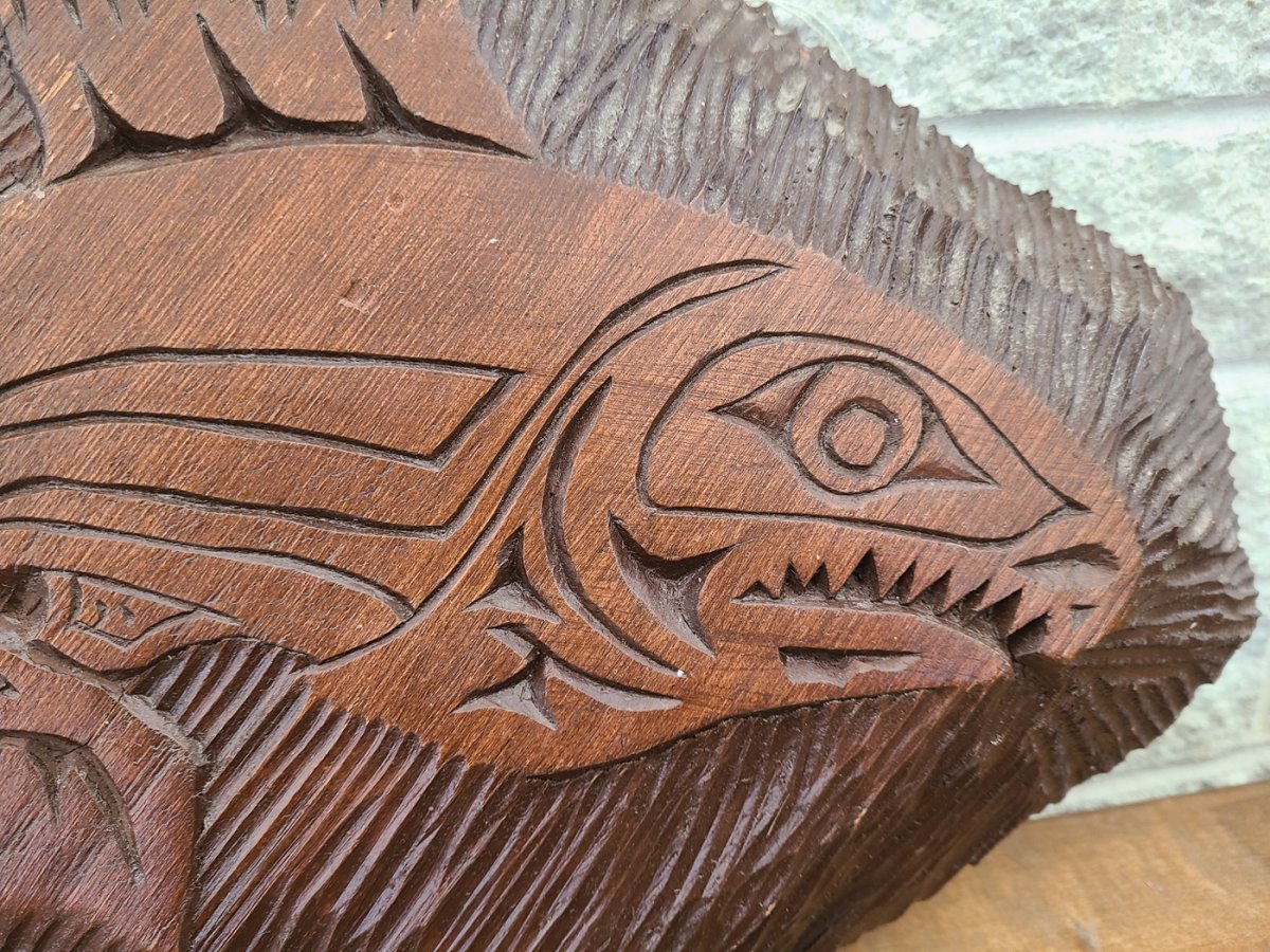 Superbe sculpture sur bois de poison Haida2