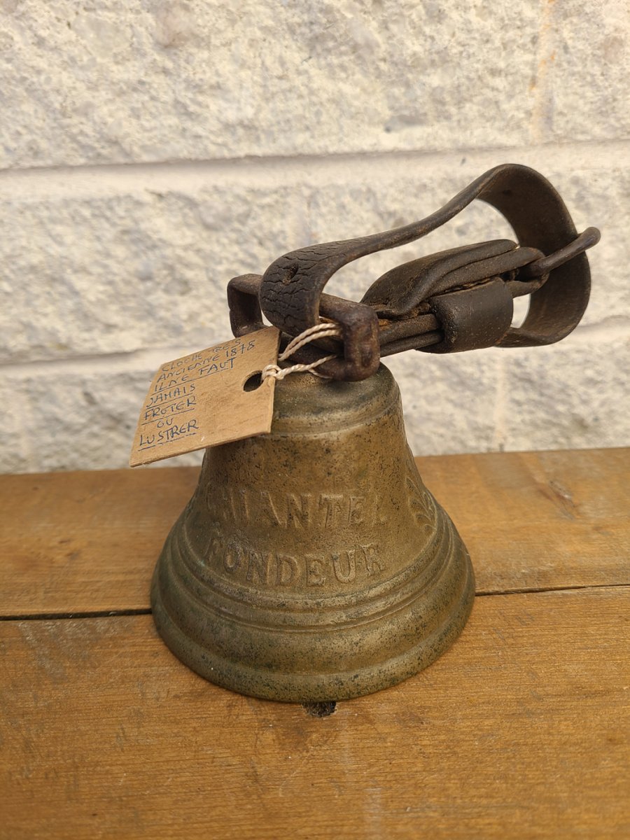 Superbe cloche antique de 1878 Saignelegier chiantel fondeur avec poignée en cuir
