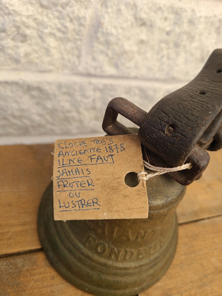 Superbe cloche antique de 1878 Saignelegier chiantel fondeur avec poignée en cuir2