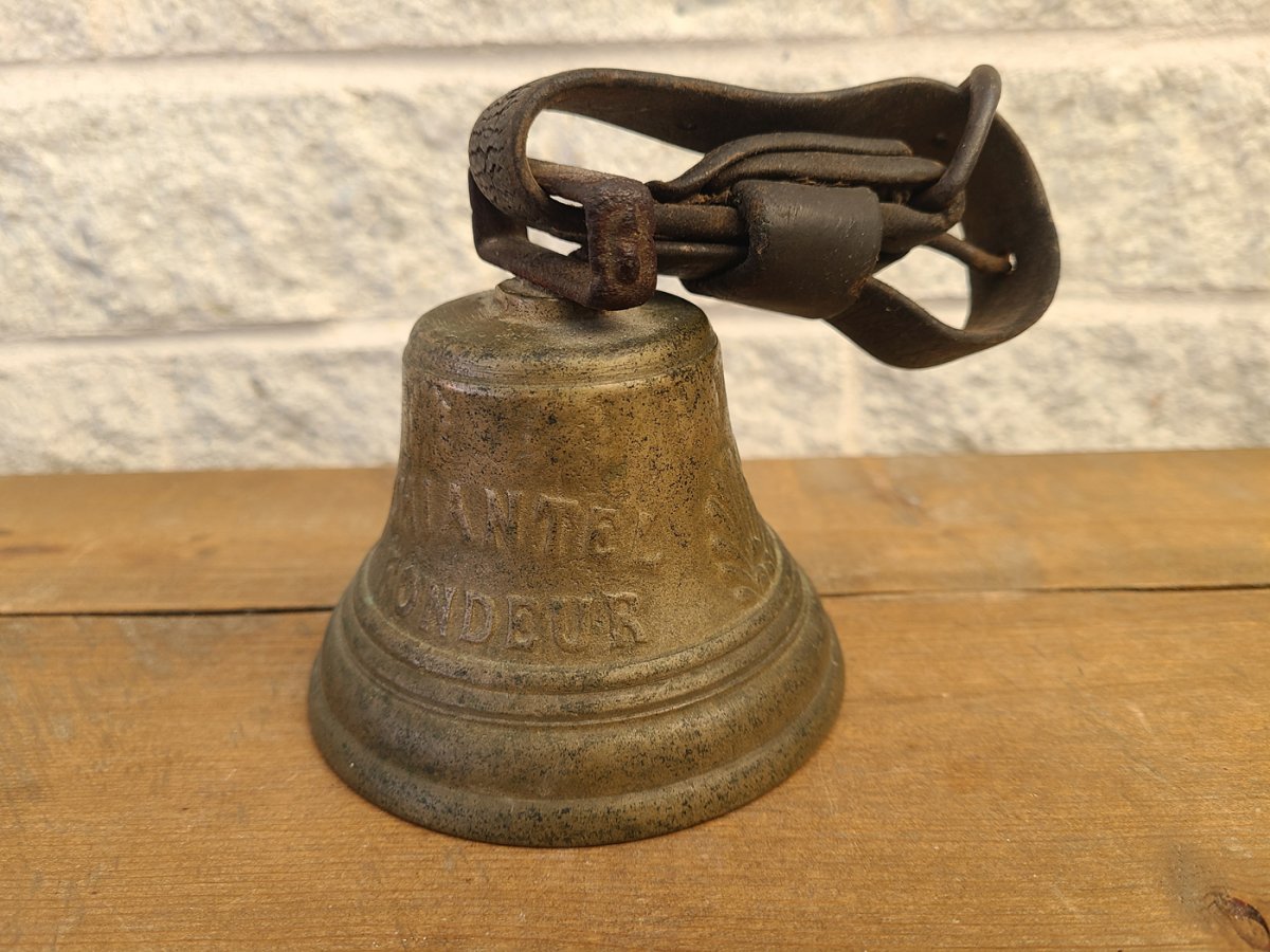 Superbe cloche antique de 1878 Saignelegier chiantel fondeur avec poignée en cuir5