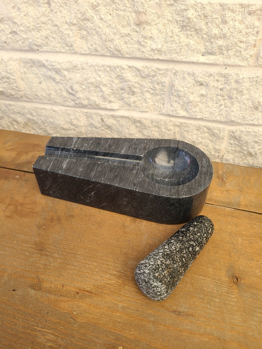 Mortier et pilon en pierre à savon vintage2