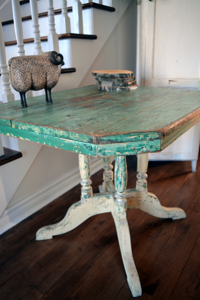 Magnifique table antique turquoise et beige en bois