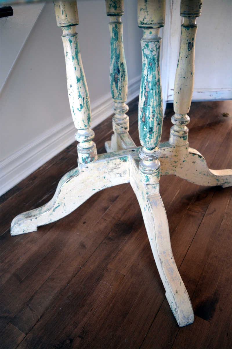 Magnifique table antique turquoise et beige en bois2