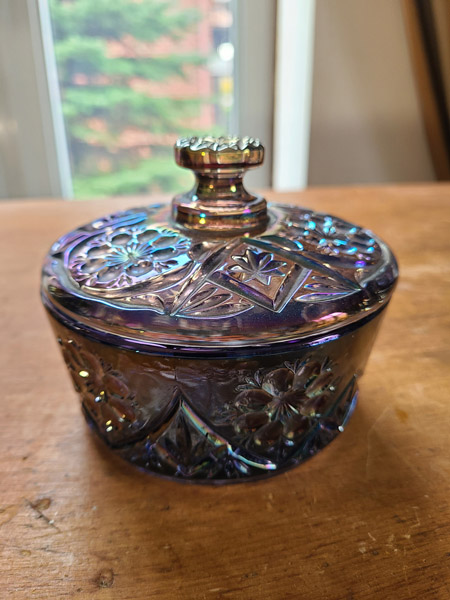 Pot avec couvercle rond plat fleurs verre carnaval bleu reflet violet superbes textures