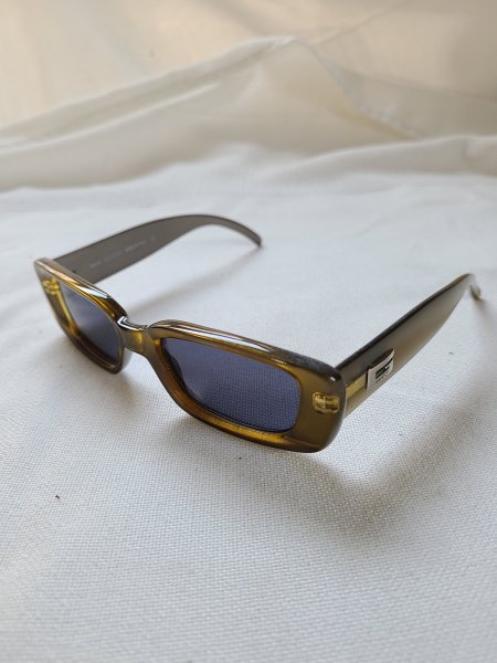 lunette de soleil Gucci made in Italy 135 gg2409 n / s