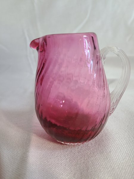pichet rose verre soufflé lignes poignee transparente style Murano