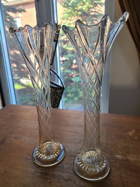 ensemble de 2 vases en verre fenton
