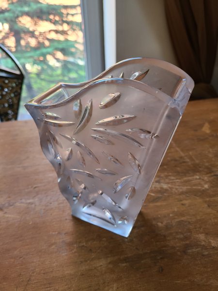 petit vase en cristal givré transparent