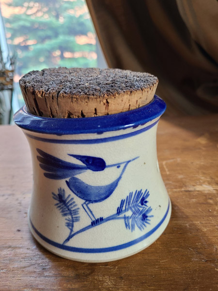 Superbe petit pot oiseau bleu signé PetitJean avec bouchon de liège