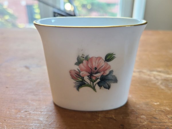 Petit vase ovale Toyal Worcester fleur rose