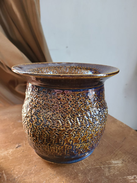 Vase signature clef de sol violet reflets beige
