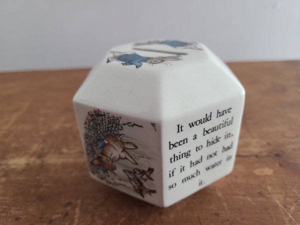 Banque vintage Wedgwood Peter Rabbit en porcelaine comprenant histoire
