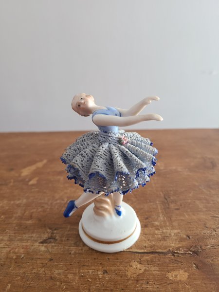 Kouwa ballerine en porcelaine bleu made in occupied japan