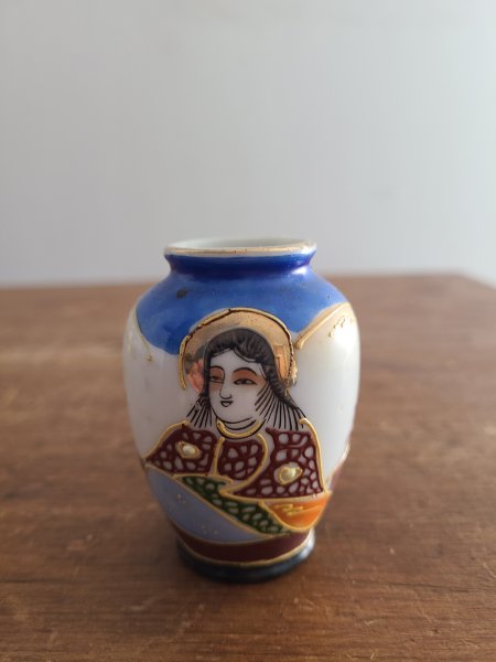 Petit vase bleu et personnage or miniature made in occupied japan