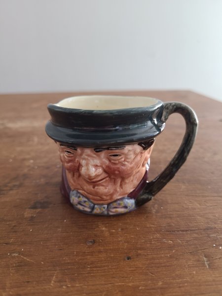 tasse miniature toby figurine tête royal doulton england