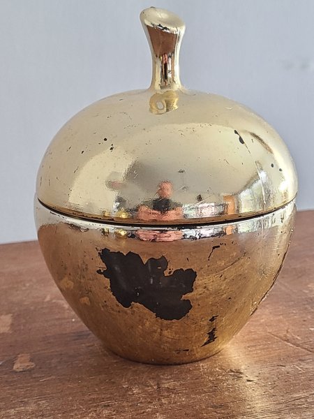 Boite à bijoux vintage en forme de pomme en or Avon 2 style rustique