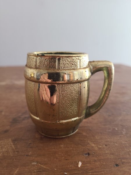 Tasse miniature vintage forme baril avec poignée ou mug en laiton or rustique