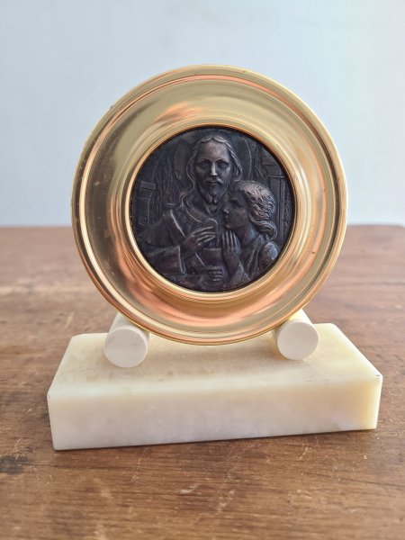 le christ donnant hostie œuvre de bronze laiton et marbre