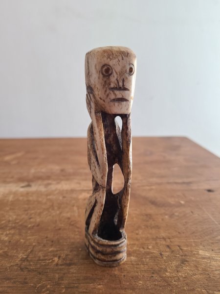 Superbe sculpture tribal Haida corne