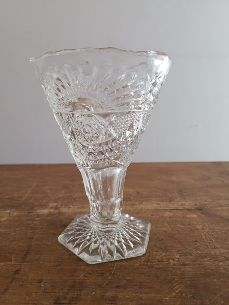 superbe vase sur pied en cristal de boeheme