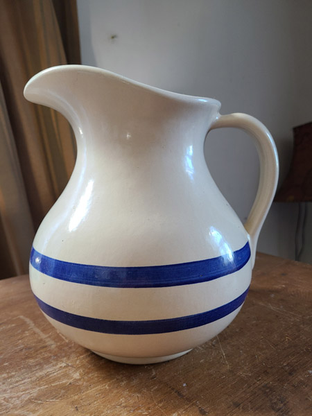 Pichet robinson Ransbottom pottery roseville ohio 3 gallon base large blanc crème et lignes bleue royal