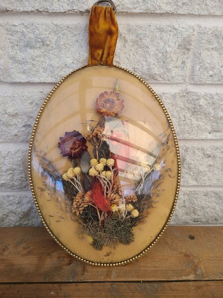 Fleurs séchées dans cadre de verre rebords en or et attache en velours fait en Italy