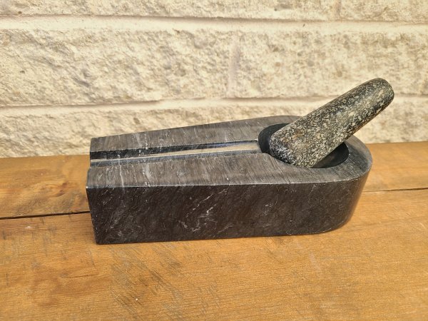 Mortier et pilon en pierre à savon vintage