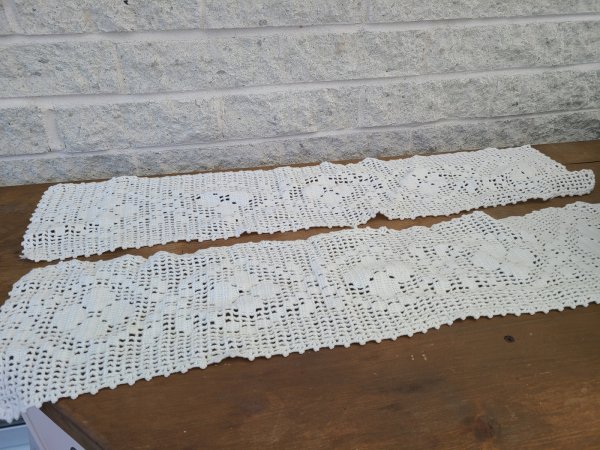 Ensemble de 2 centres de table en crochet blanc de 29 x 7 pouces