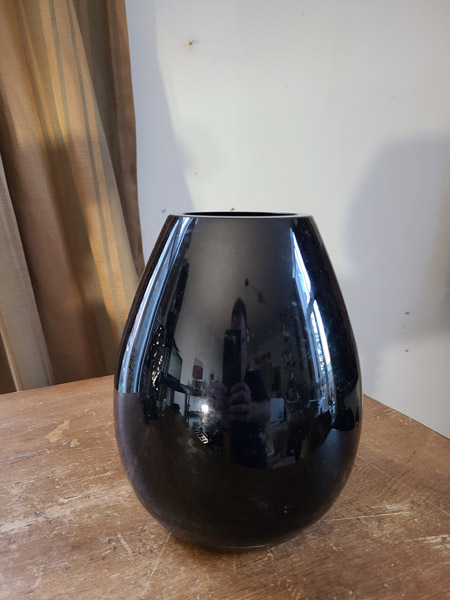 Vase noir sobre élégant sans signature rebords épais en vitre