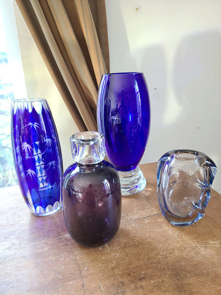 Lot de 4 pots de verre bleu à violet œuvre