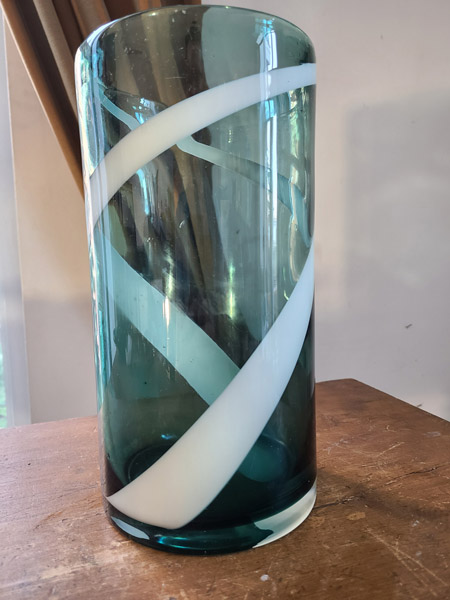 Pot en verre soufflé cylindrique motifs blancs