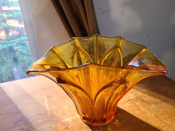 Vase évasé petit format ambré verre soufflé transparent
