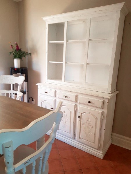 Vaisselier, buffet deux corps style shabby chic, blanc