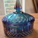 Pot avec couvercle pointu formes triangulaires verre carnaval bleu reflet violet superbes textures