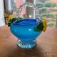 Panier en verre Murano bleu ainsi que fleurs jaunes3
