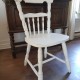 Chaises blanches d'accent style shabby chic