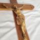 Grand crucifix de Jésus Inri métal sur bois sculpté2