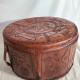 Superbe valise pour tambour vintage ronde tribal Haida motifs animaux variés en cuir4